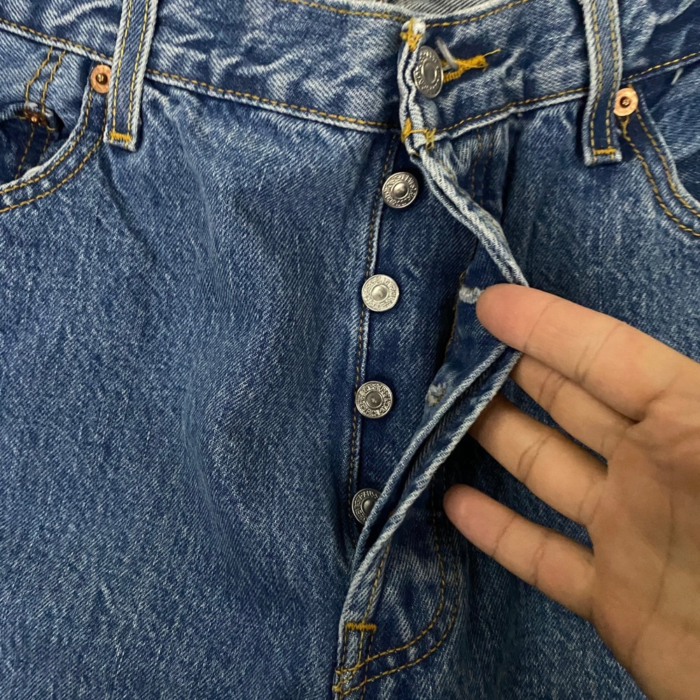 Vintage Y2K Levis 501 Jeans FITS 34x32 Blue Button Fly Classic Denim Red Tab - Picture 2 of 12